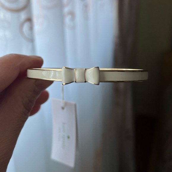 ✨Host Pick✨ BRAND new Kate Spade bow bracelet with tags on! - Picture 3 of 6